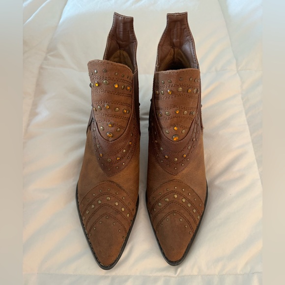 Brand: Coconuts by Matisse. Size: 8. Color: Brown with brass and orange detail. - Picture 6 of 6